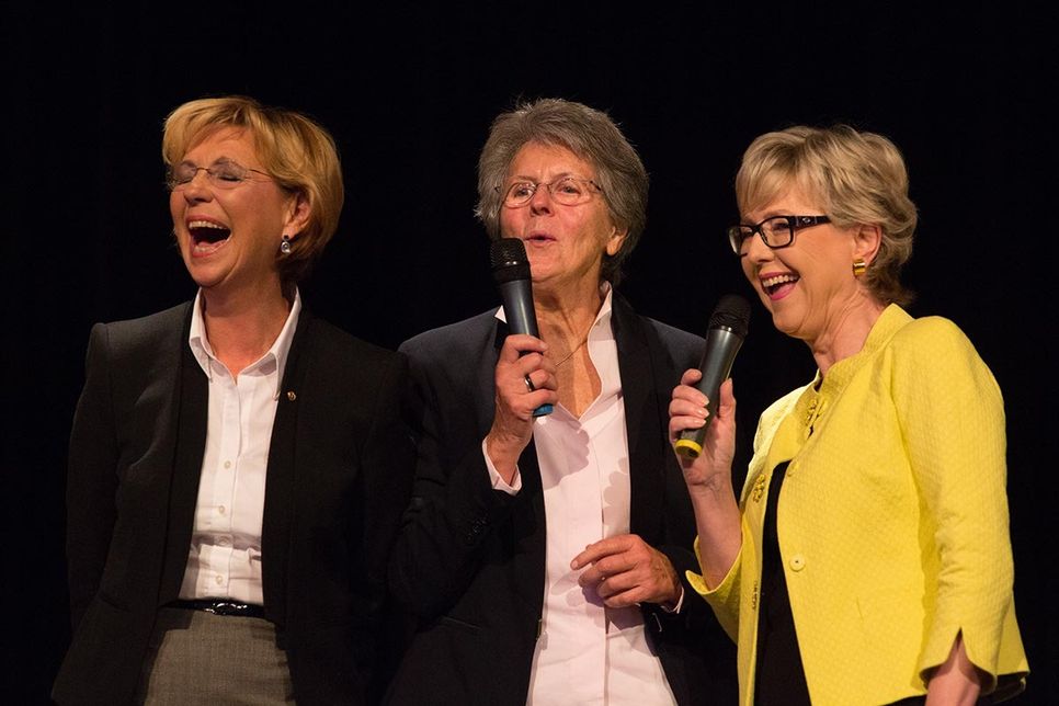 Maria von Welser, Schwester Dr. Lea Ackermann und Barbara Harnischfeger bei den Feierlichkeiten zum 30-jährigen Solwodi-Bestehen. Foto: P!ELmedia