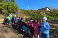 Die Schülerinnen und Schüler der Kurfürst-Balduin-Grundschule Kaisersesch sind begeistert von der "GemüseAckerdemie".