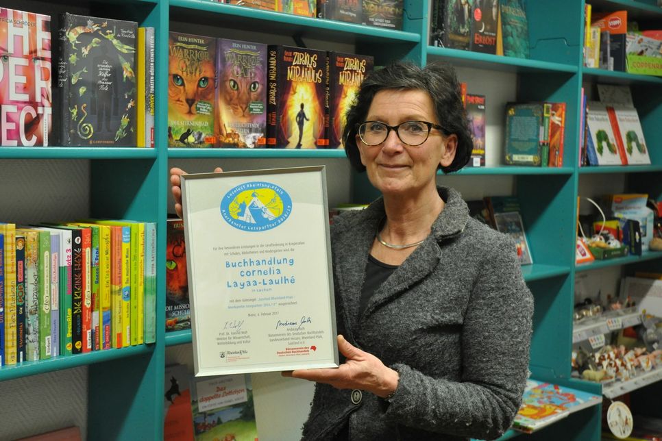 Cornelia Layaa-Lauhlé hat zum wiederholten Mal das Gütesiegel "Leselust in Rheinland-Pfalz - Anerkannter Lesepartner" verliehen bekommen.