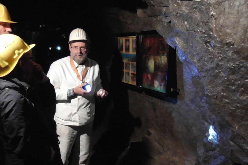 Karl Reger führte die Gäste durch das Besucherbergwerk Grube Wohlfahrt bei Rescheid. mn-Fotos