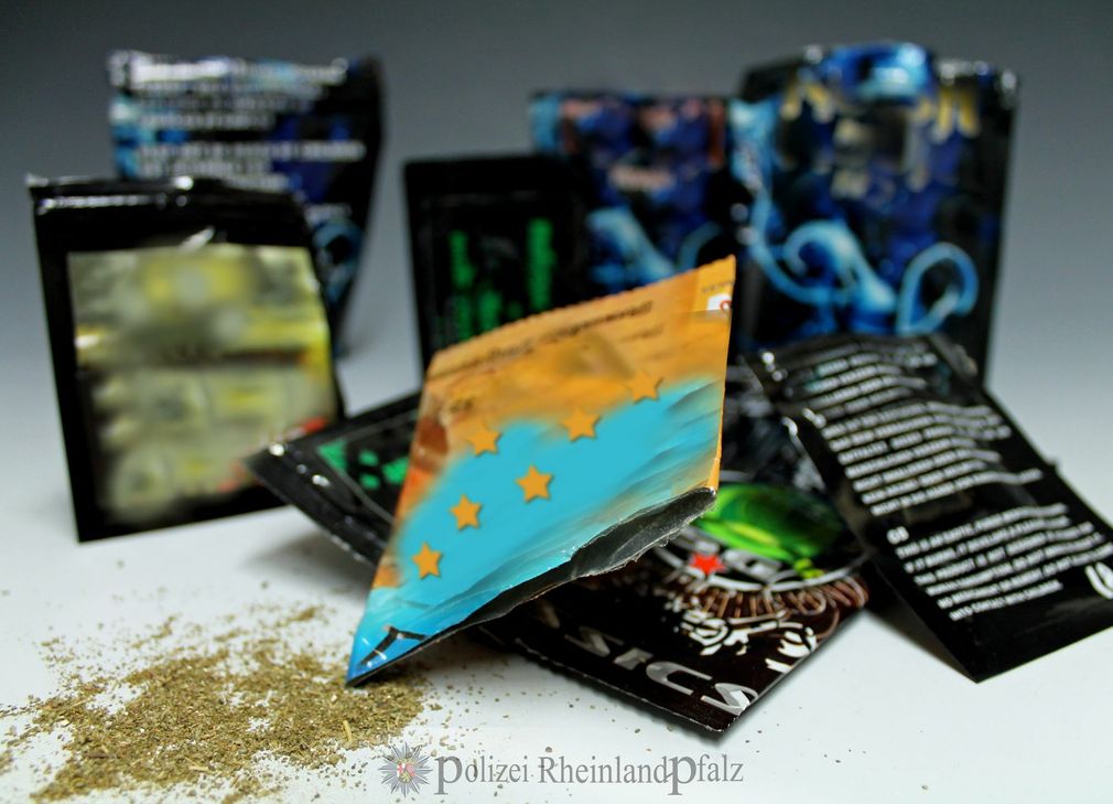 Die bunten Tütchen können sehr verführerisch wirken. Foto: Landeskriminalamt