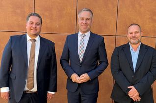 Treten am Sonntag, 30. August, für die Wahl des Landrats an: Dr. Johannes Zierden (li.), Nico Steinbach (Mitte) und Peter Einert (re.).