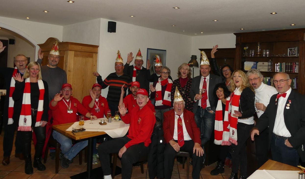 Im Sehler "Hotel Panorama" stieß die Cochemer Narrengilde auf die kommende Kampagne an.