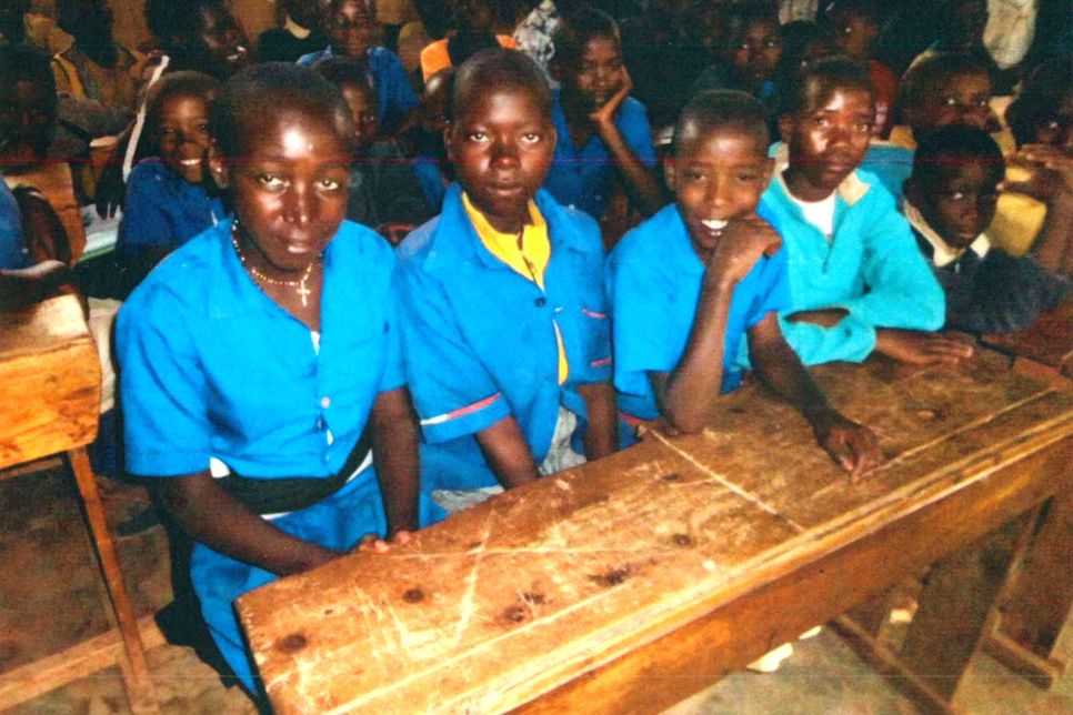 Freuen sich über Hilfe aus dem Kreis Ahrweiler: Schüler an der Grundschule in Nyabimata (Ruanda). Foto: FF