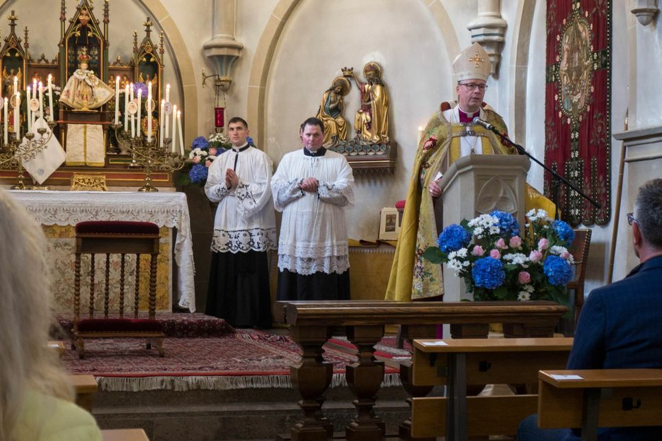 Der Trierer Bischof Dr. Stephan Ackermann hat mit den Gläubigen eine Andacht gefeiert.