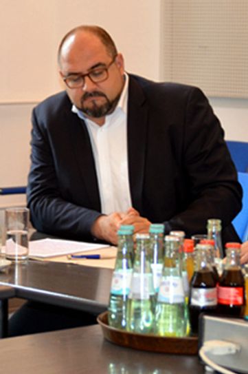 Die Mehrheit des Stadtrates hat den Abwahlantrag gegen Kulturdezernet Thomas Egger unterstützt. Foto: Finkenberg