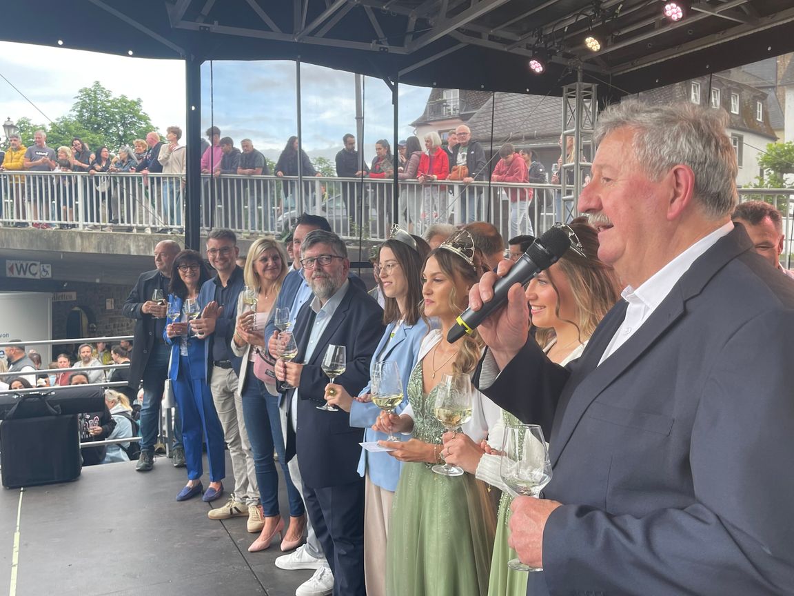 Zahlreiche Ehrengäste und Weinmajestäten kamen am Abend zur Eröffnung der Mosel-Wein-Woche in Cochem.