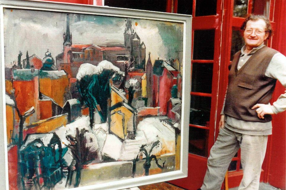 Anton Veit mit einem seiner großformatigen Werke: Der Trierer Dom aus Sicht des damaligen Kinderzimmerfensters der Familie Veit in der Christophstraße