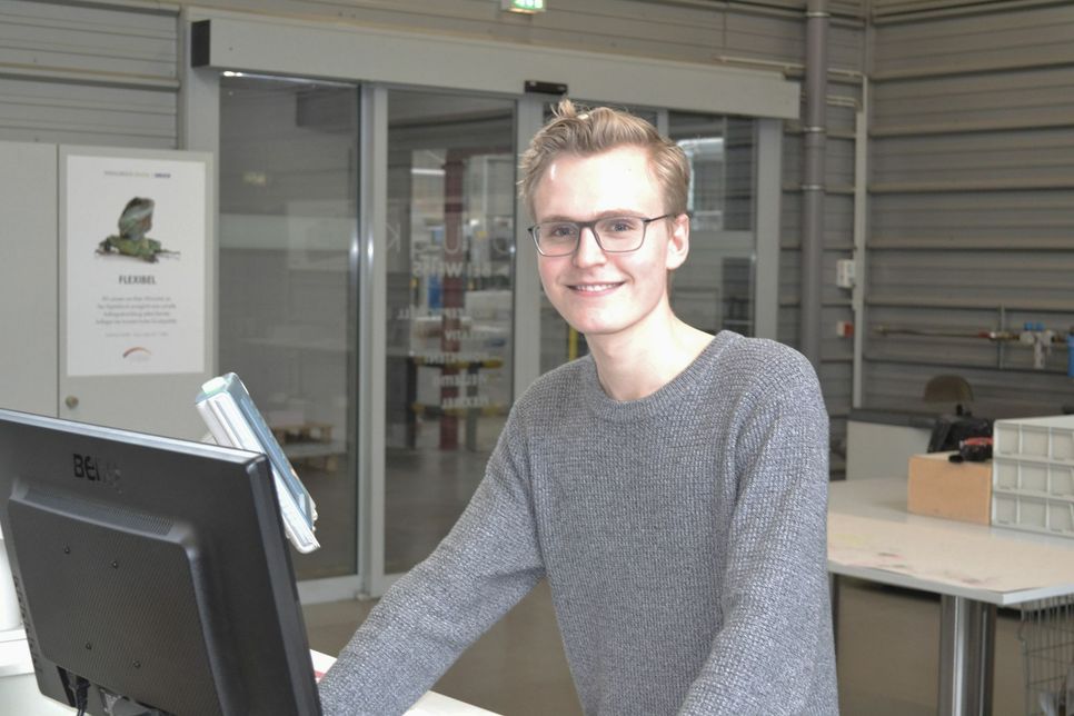 Der 21-jährige Dadi Freyr Ólafsson ist im Medienhaus Weiss hauptsächlich in der Kleinakzidenz und im Digitaldruck tätig. Er kann dabei auf sein Wissen aus Island aufbauen.