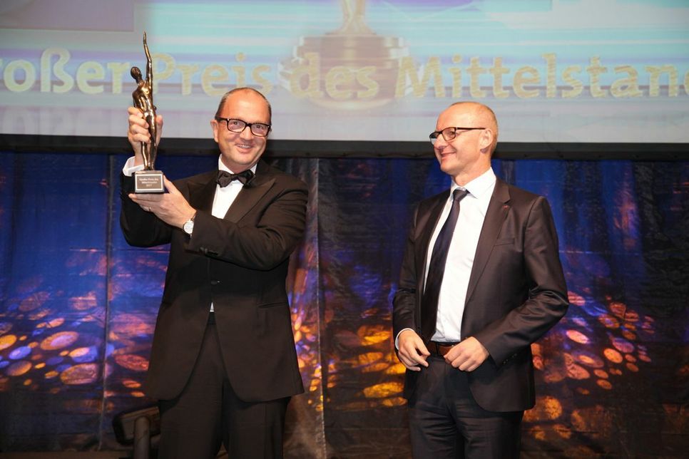 Thomas Heuft (links), Geschäftsführer und Inhaber, und Georg Rosenbach, Geschäftsführer, freuen sich über die Auszeichnung.