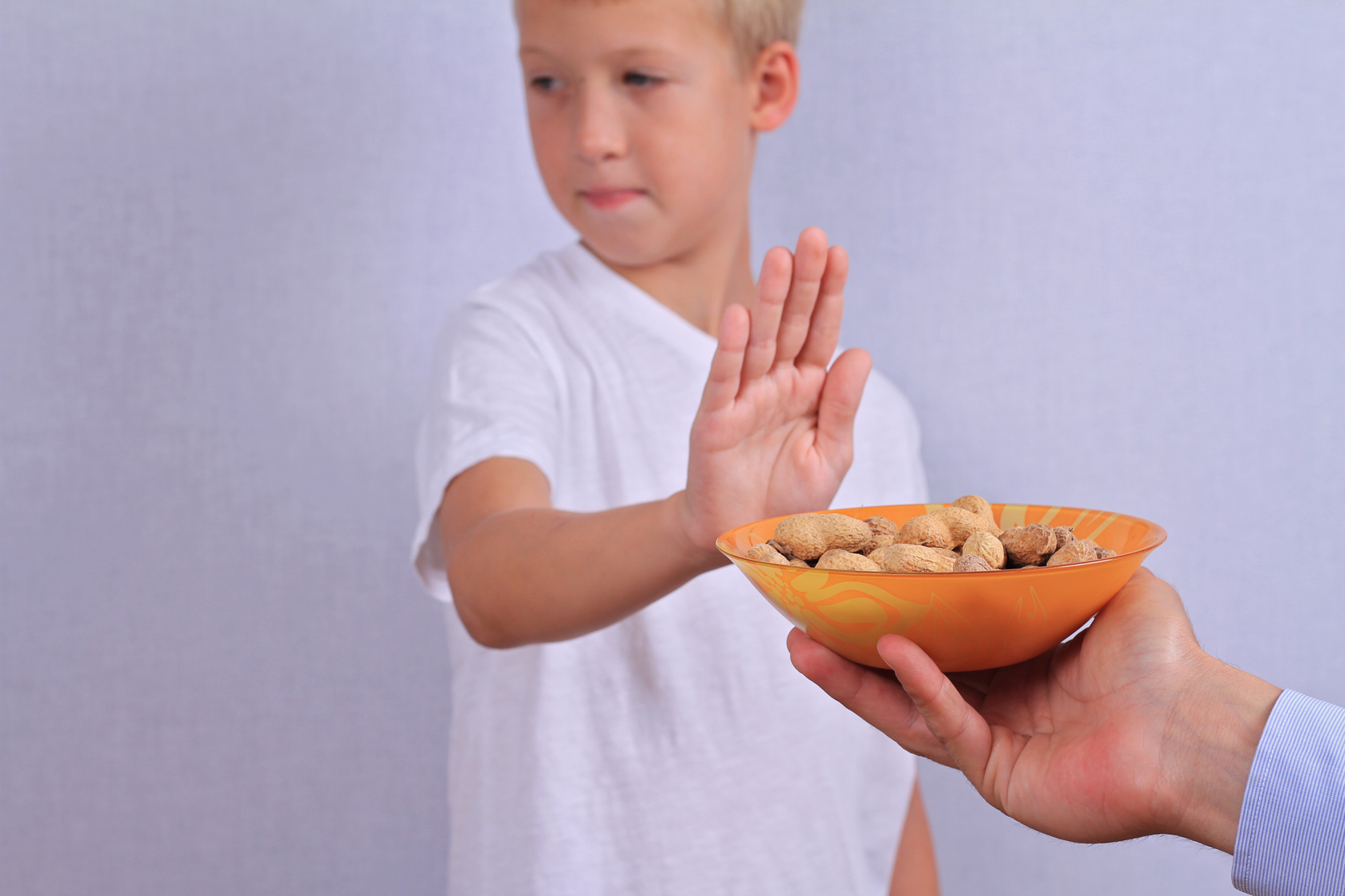 Erdnüsse, nein danke: Das beliebte Knabberzeug gehört zu den Lebensmitteln, die Allergien auslösen können.