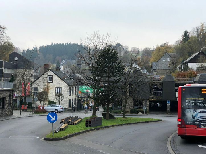 An der Wendeschleife Laufenstraße wird neuer Parkraum geschaffen: Das Parkhaus wird saniert und für Anwohner reserviert. Nebenan wird auf dem Sparkassen-Gelände ein Parkhaus für 100 Fahrzeuge geschaffen. Foto: T. Förster