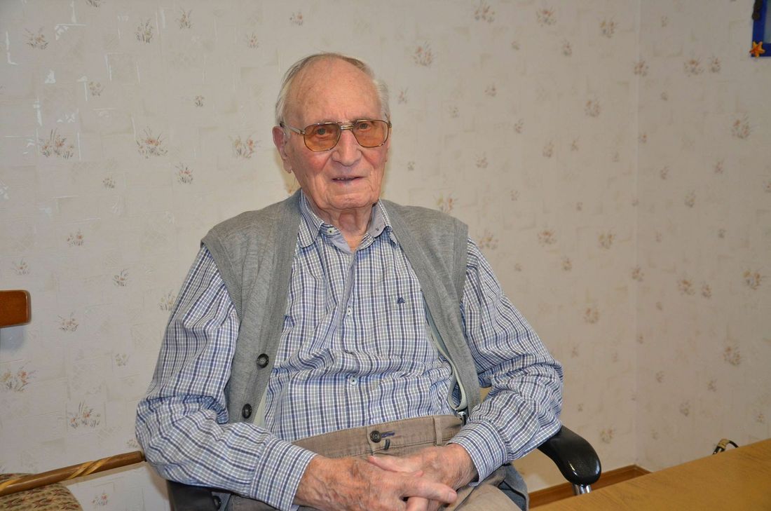 Das Lesen fällt ihm schwer, ansonsten erfreut sich Franz Jung bester Gesundheit. »Darüber bin ich sehr froh und genieße die vielen Stunden mit meiner Familie«, so der Konzener, der am 1. November seinen 100. Geburtstag feiert. Foto: T. Förster