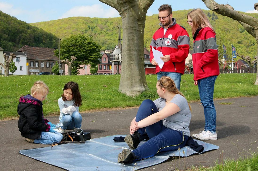 Unter Beobachtung der Schiedsrichter meistert der Nachwuchs des Jugendrotkreuzes seine Aufgaben. Foto: Archiv T. Trütgen