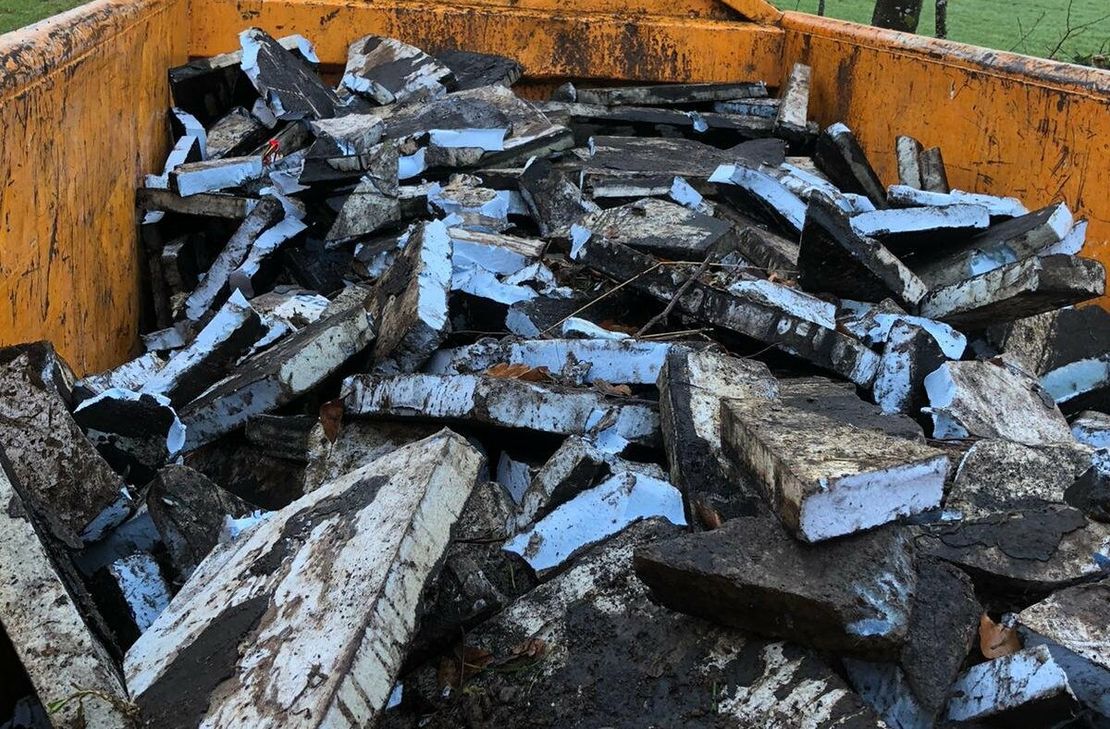 Die Menge des Mülls füllte einen ganzen Container.