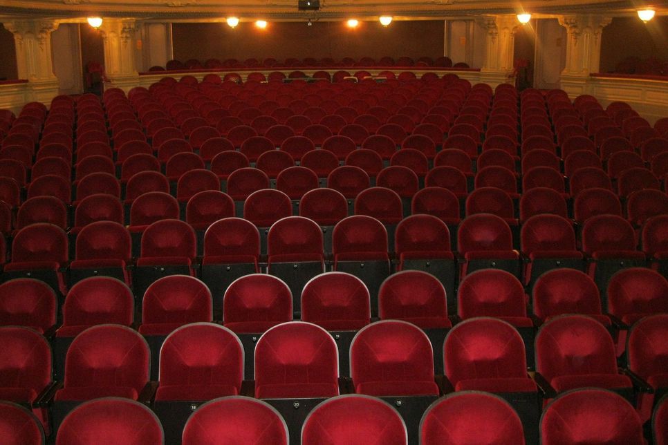 Überall im Land bleiben die Theaterstühle aufgrund der Corona-Krise derzeit leer. Foto: Symbolbild/Pixabay