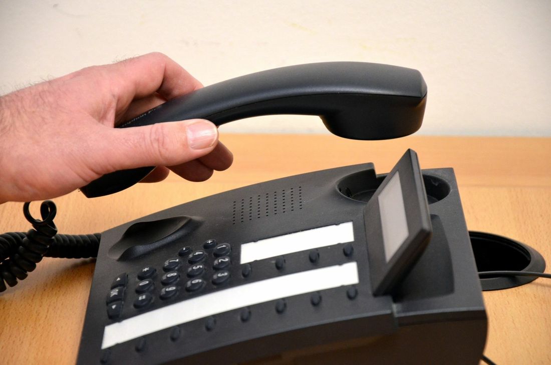 Betrüger geben sich am Telefon als Polizisten aus. (Symbolfoto)