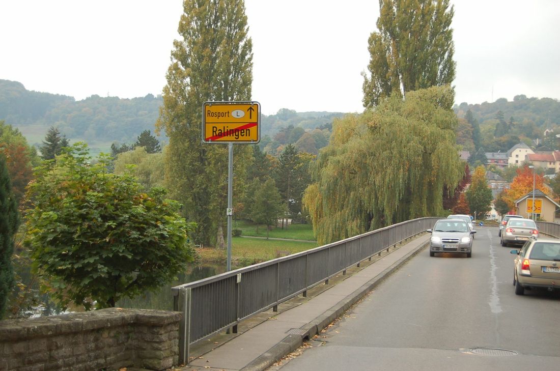 Die Sauer-Grenze bei Ralingen. Foto: Arens