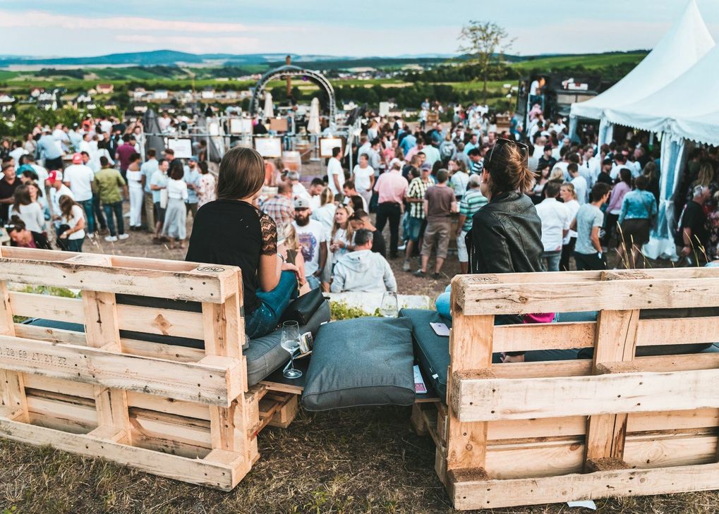 Auch das "Komm näher! Naheweinfestival" muss 2020 wegen der Corona-Pandemie Federn lassen: Die drei geplanten Veranstaltungenteils zum Teil abgesagt und zum Teil verschoben.