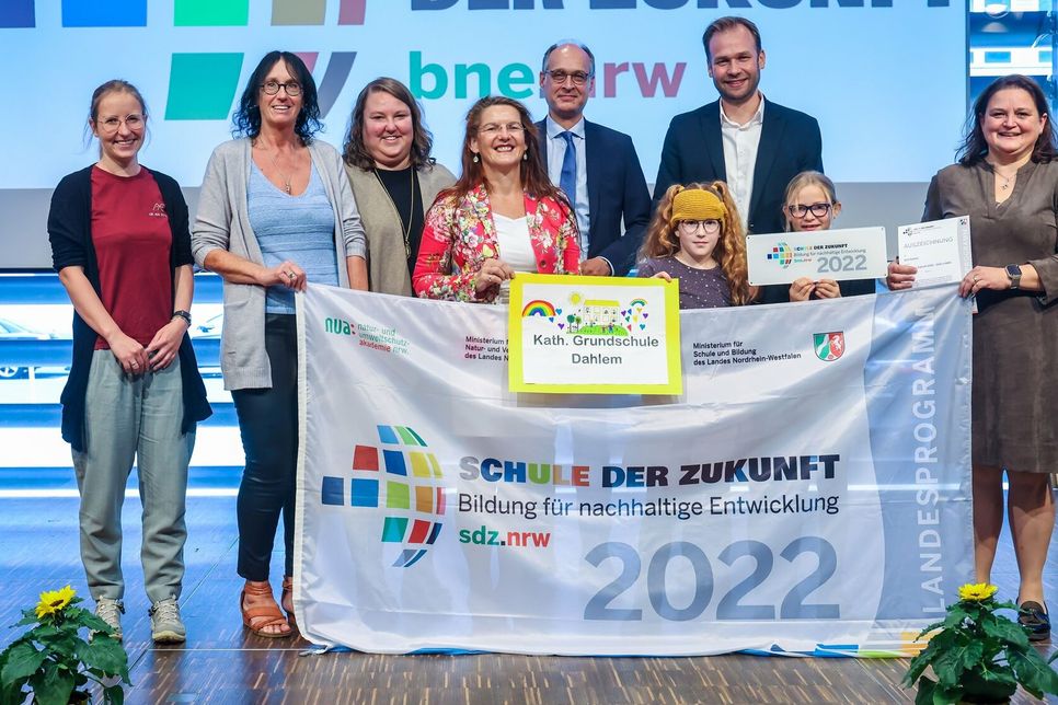 Die Delegation der Grundschule Dahlem bei der Auszeichnung in Köln.