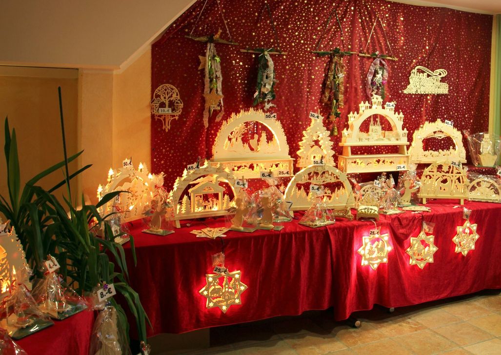 Zum Gemünder Weihnachtsmarkt gehört auch eine Krippenausstellung. Foto: Kerstin Wielspütz