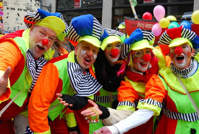Jetzt treiben es die Narren auf den Straßen wieder richtig bunt! Foto: Archiv
