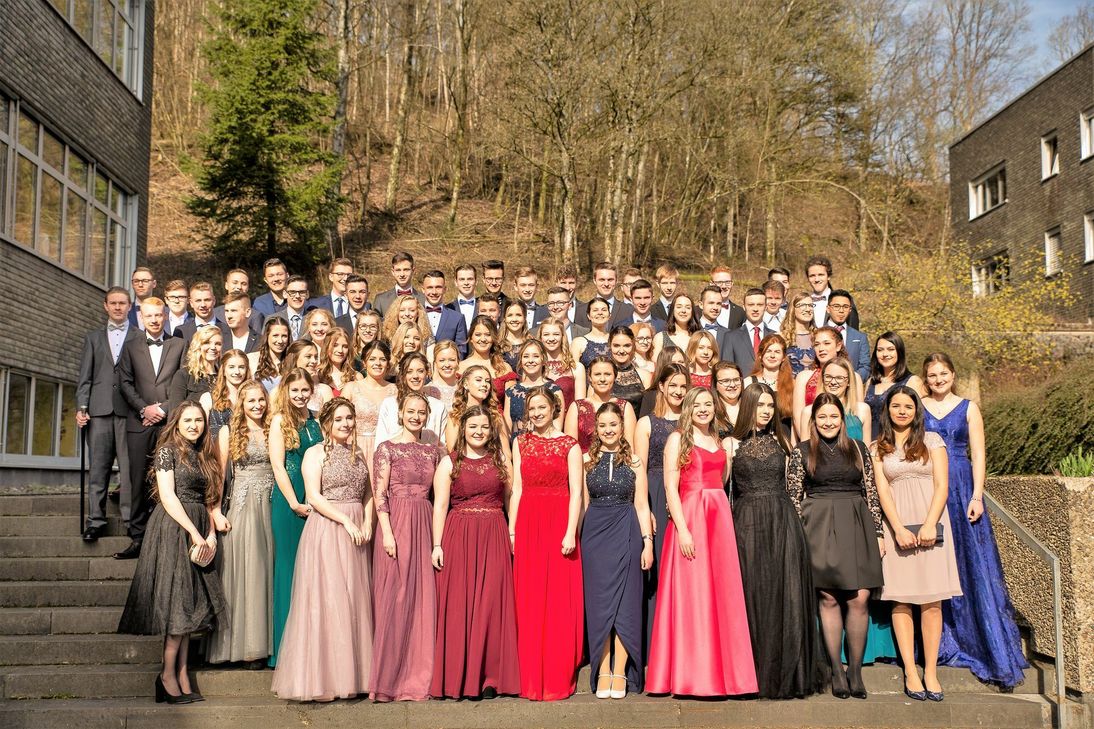 Die Abiturienten am Eifel Gymnasium in Neuerburg. Foto: Sandra Jahnen