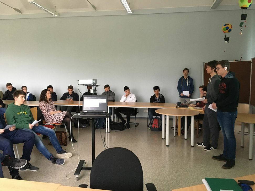 Schüler der elften Klasse der Fachoberschule Konz haben erfolgreich an einem Rhetorik-Workshop teilgenommen. Foto: FF