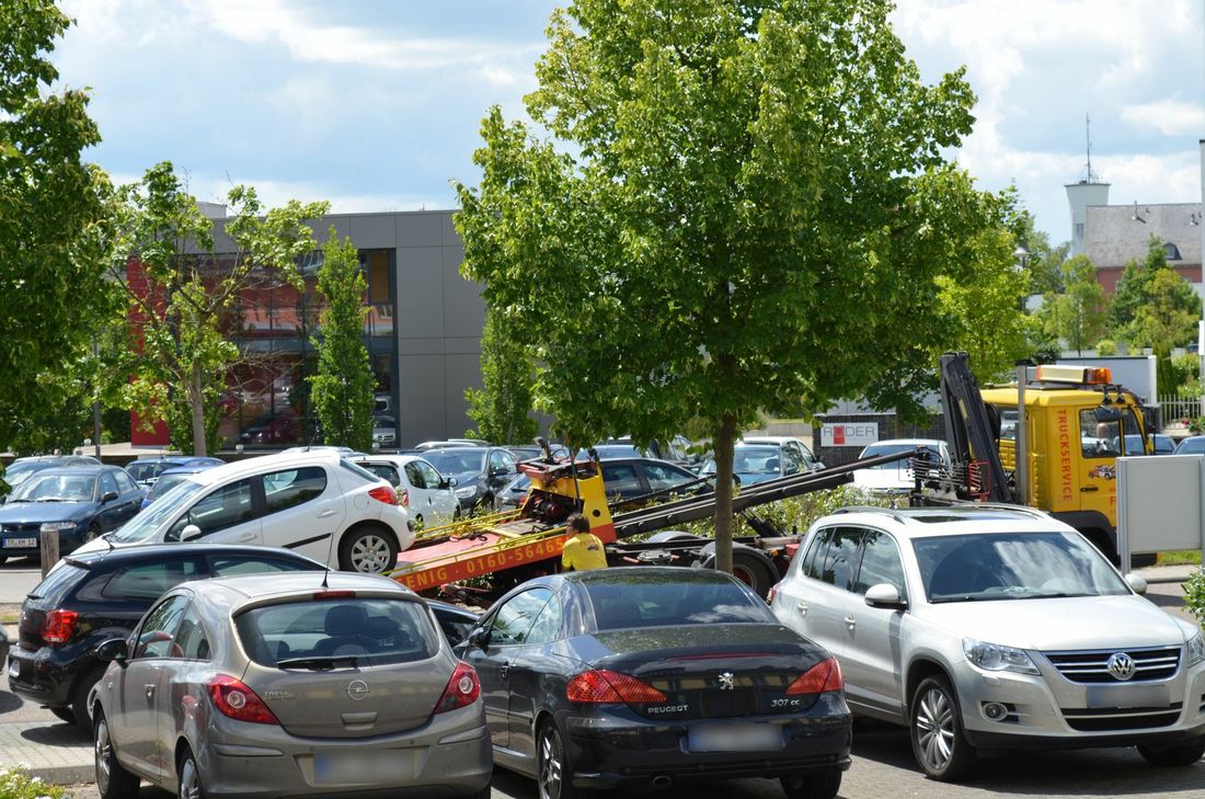 Parken auf dem Petrisberg: Nichts für schwache Nerven. Foto: Neumann