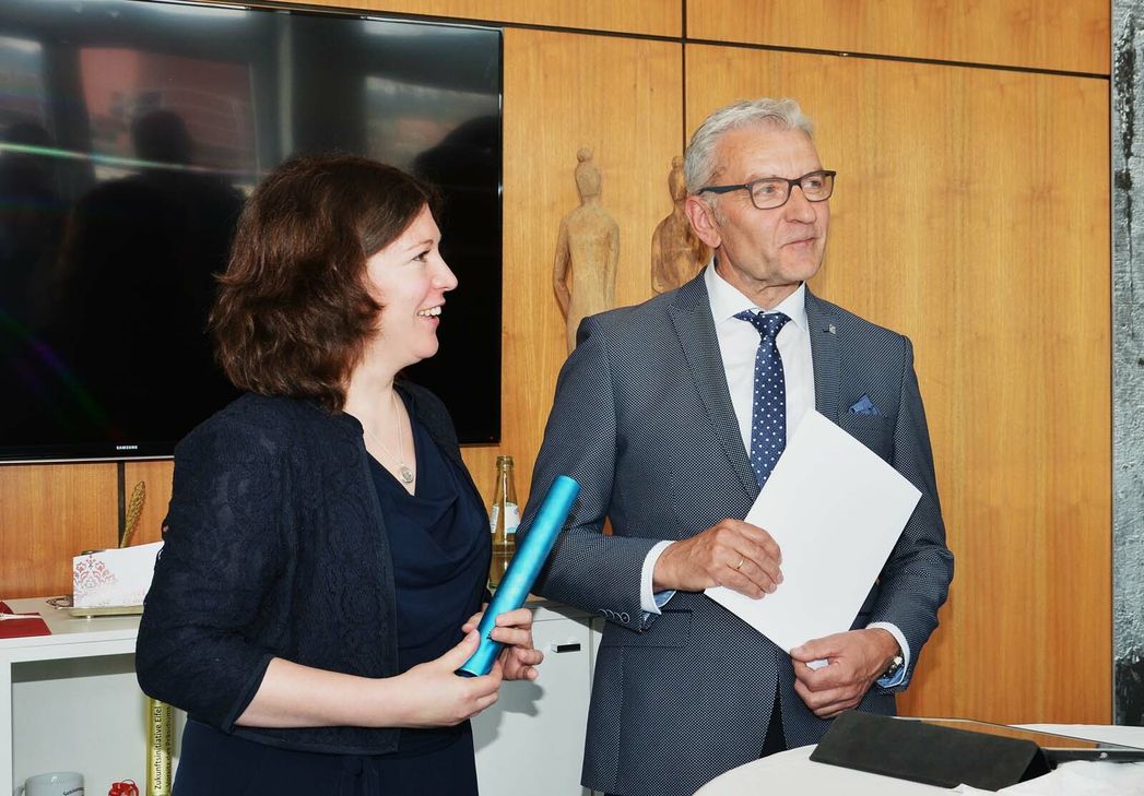 Judith Klassmann-Laux mit ihrem Vorgänger Alfred Bauer. Foto: Kreisverwaltung