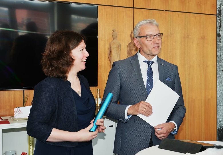 Judith Klassmann-Laux mit ihrem Vorgänger Alfred Bauer. Foto: Kreisverwaltung