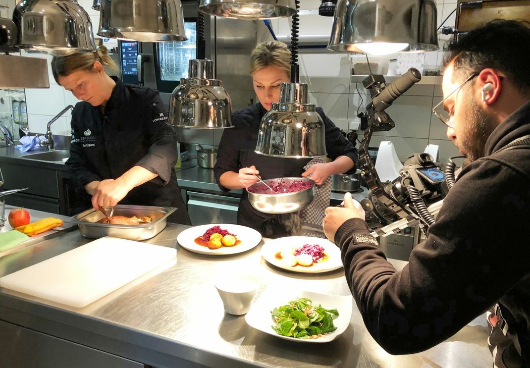 Das Live-Cooking-Weihnachtsmenü-Event mit Eva Eppard ist als Video unter www.sparkasse.net/events zu finden.