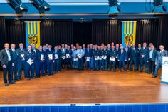 Gruppenfoto: Goldenen Feuerwehr-Ehrenzeichen für 45 Jahre.