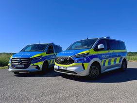 Zwei der neuen Streifenwagen, die die Kreispolizeibehörde Euskirchen künftig im Einsatz hat.