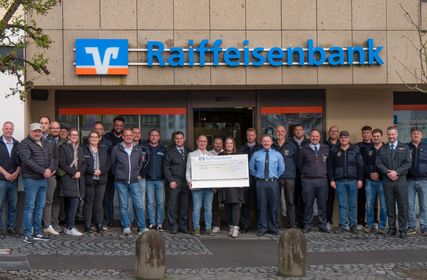 Spendenübergabe an Feuerwehren.