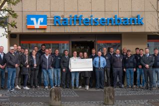 Spendenübergabe an Feuerwehren.