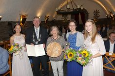 Stadtbürgermeister Walter Schmitz konnte Elke Heiß den Wappenteller der Stadt Cochem überreichen.