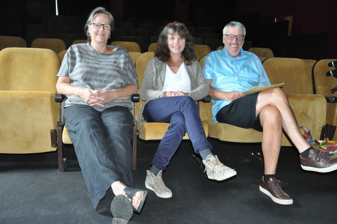 Zufrieden in Richtung Herbst-/Winter-Spielzeit (von links): Ulrike von Quast, Birgit Theresa Koch und Günter Scheid.