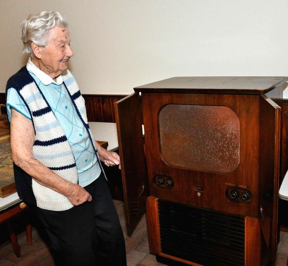 In der Gaststätte steht auch noch der alte Fernseher, der damals der erste im Ort war, und der bei Übertragungen von Fußballspielen stets für eine volle Kneipe sorgte. Foto: Reiner Züll/pp/Agentur ProfiPress