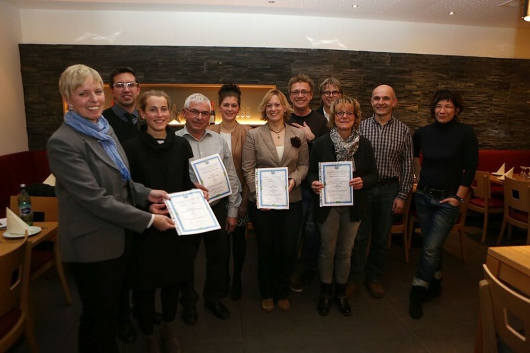 Strahlende Gesichter gab es bei der Preisverleihung durch Christiane Horsch, die Bürgermeisterin der Verbandsgemeinde Schweich. Foto: Sebastian Schwarz