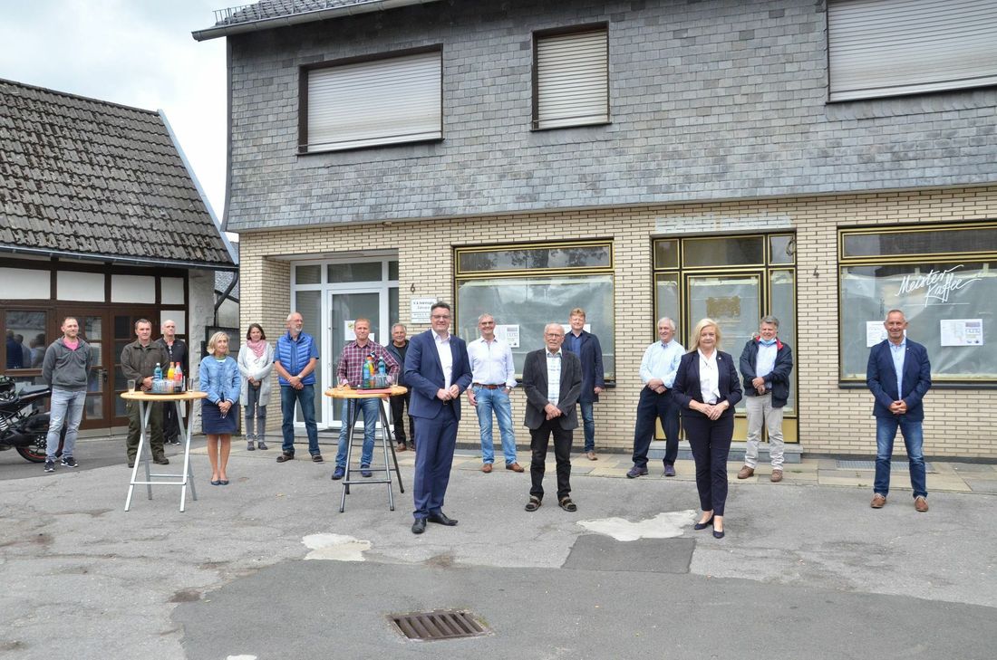 Städteregionsrat Dr. Tim Grüttemeier und Bürgermeisterin Margareta Ritter präsentierten Vertretern aus Kalterherberg den aktuellen Stand zur Entwicklung des Tourismus im Schatten des Eifeldoms. Foto: T. Förster