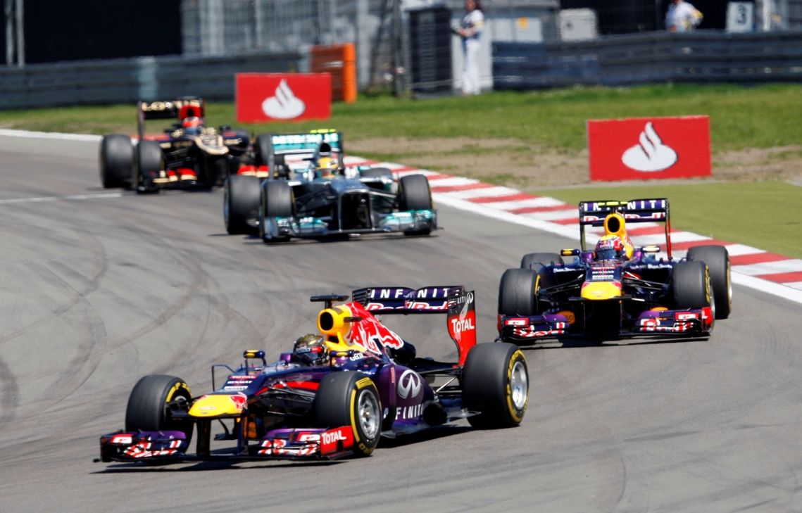 Beim letzten Rennen der Formel 1 auf dem Nürburgring fuhr Sebastian Vettel noch im Red Bull. Archiv-Foto