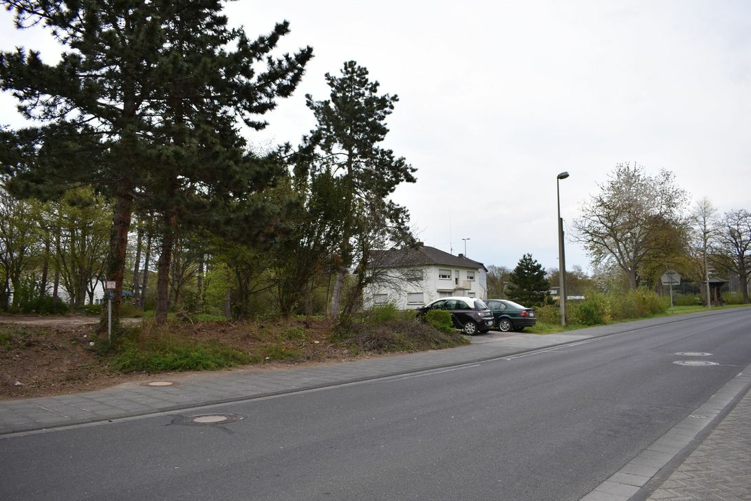 Noch kann man sich in der St.-Pius-Straße nur schlecht vorstellen, dass hier bis 2022 ein lebendiges Stadtquartier entstehen soll. Foto: Wicher