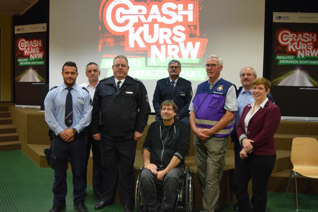 Tido Janssen (Mitte) und das Crash Kurs-Team im Kreis Euskirchen. Seit 2011 haben sie 50 Veranstaltungen durchgeführt.