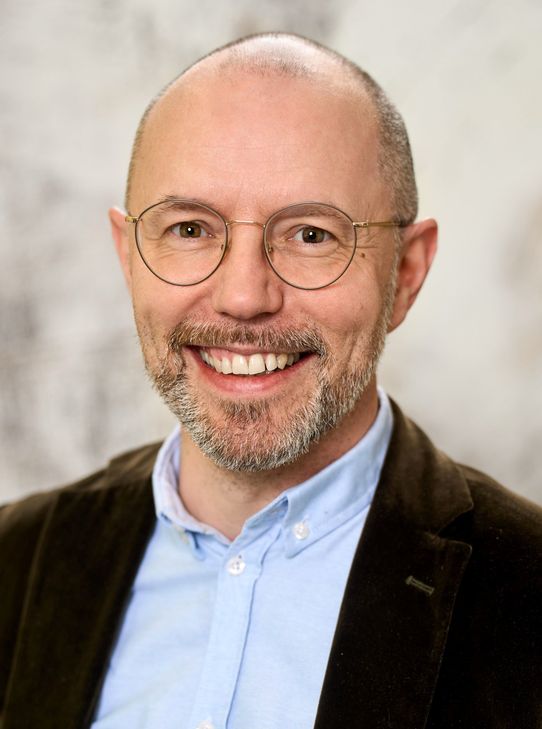 Konrektor Daniel Heinen verabschiedet sich von der Kurfürst-Balduin-Realschule plus Wittlich.