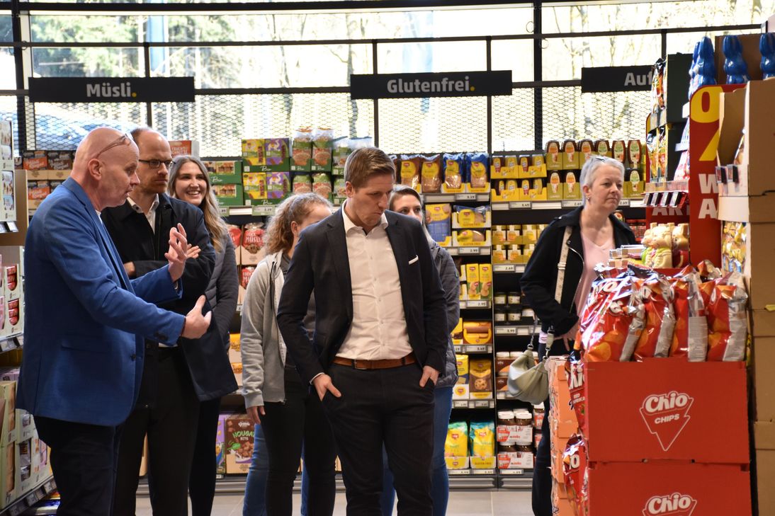 Führung durch den neuen Discounter im Ahrtal.