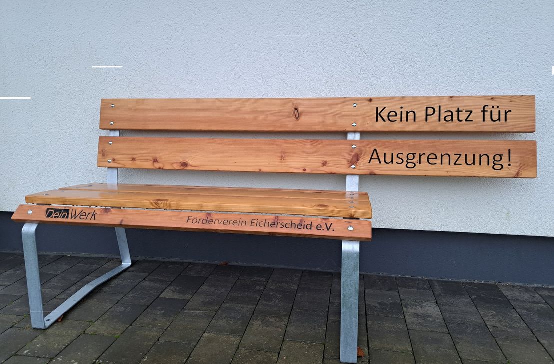 Größtes Projekt der aus der Zukunftswerkstatt entstandenen Institution ist die neue Schutzhütte auf dem Dorfplatz, in der »Bänke gegen Ausgrenzung« der Lebenshilfe errichtet wurden.