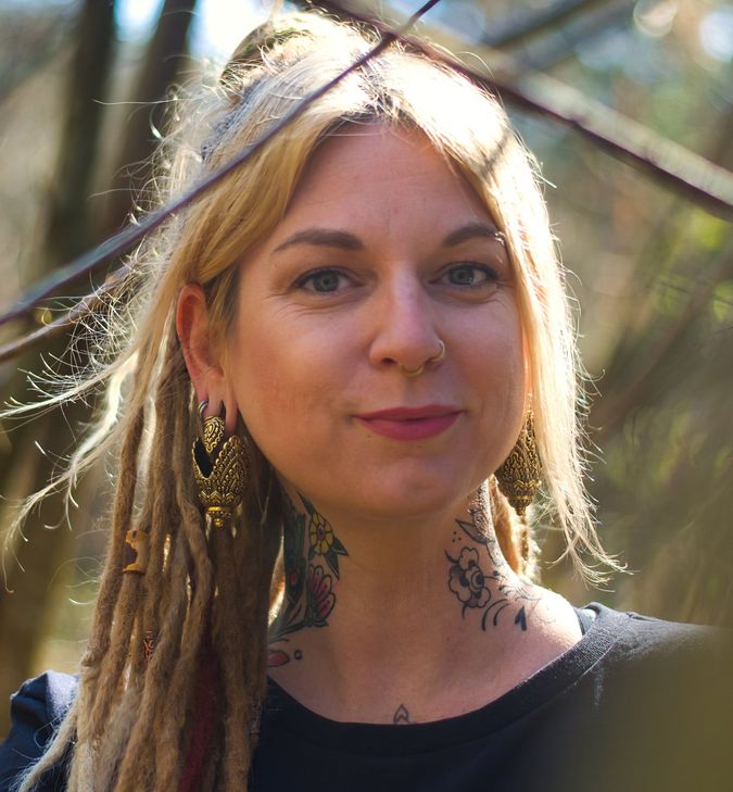 Jessica Tittelbach-Morgens schöpft Kraft aus dem Wald. Sie bietet geführtes "Waldbaden" an, um Menschen zurück zur inneren Balance zu führen.