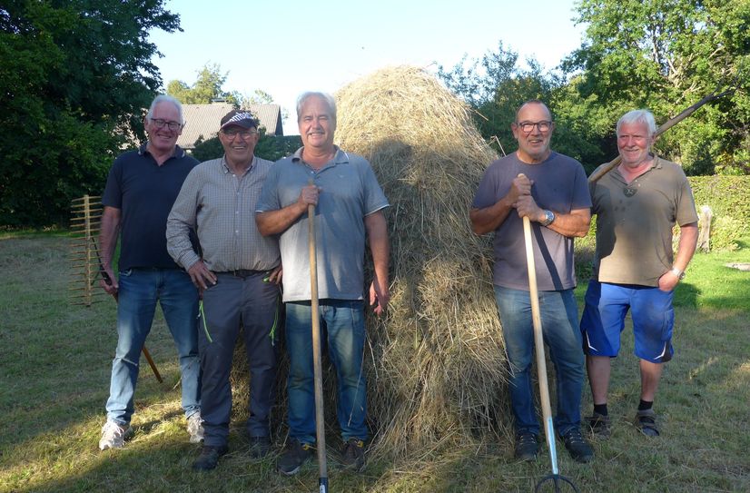 Josef Jakobs, Albert Jakobs, Josef Melchior, Karl Jakobs und Klaus Mombach haben mitgearbeitet, auch Marlene Ungermann, Monika Melchior, Harry Kirch und Georg Roder, die nicht zum Fototermin erscheinen konnten.