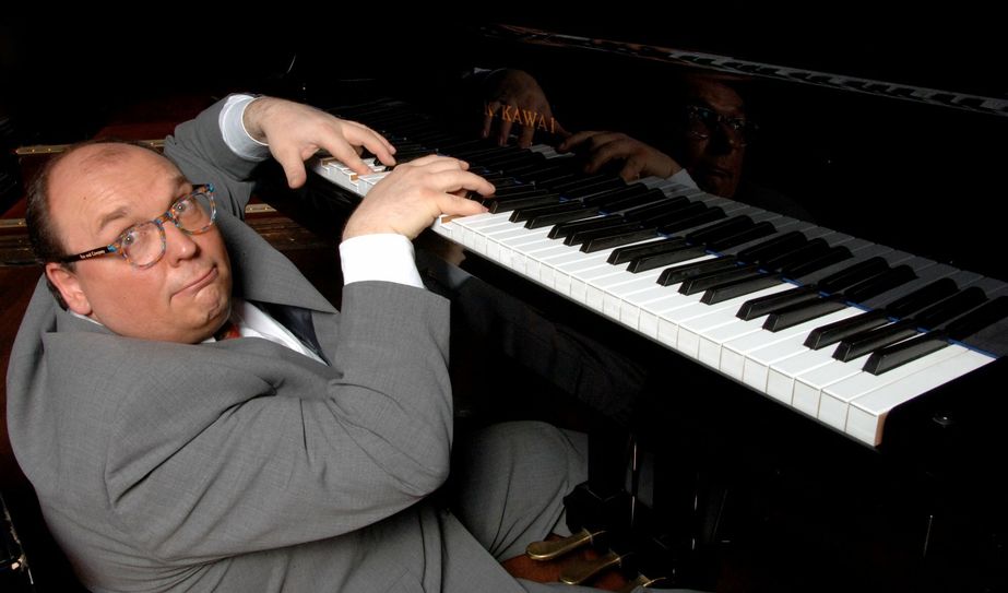 Viel mehr als nur Erhardt-Hommage: Kay Scheffel spielt im Kursaal für die gute Sache.